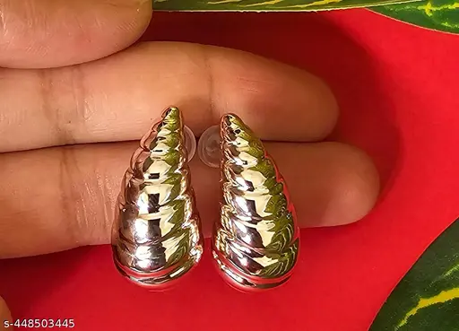 "Golden Harmony Scaled Drop Earrings" - Image 2